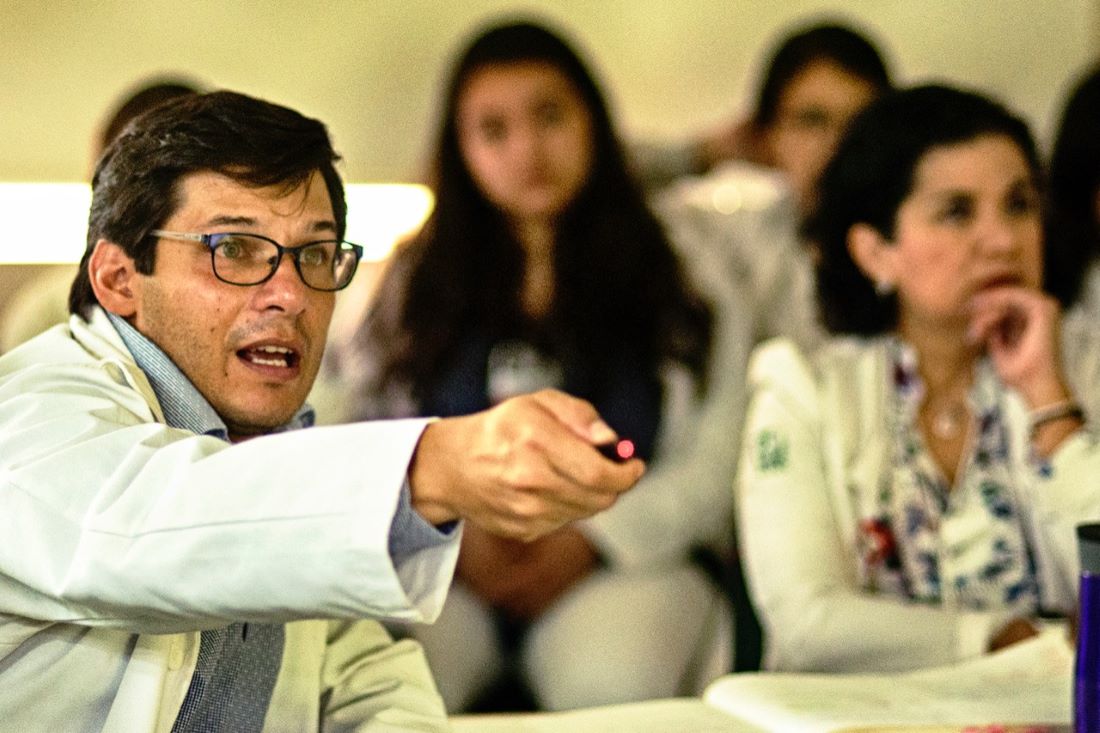 Eleva tu reconocimiento profesional actualizando tu información personal, profesional, tus actividades docentes y de investigación en el IMSS